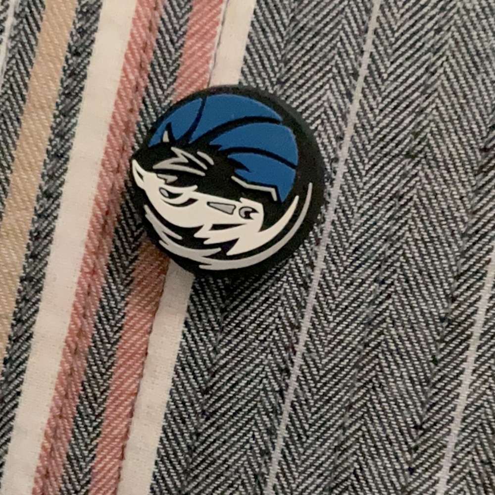 Crocs mavs charm